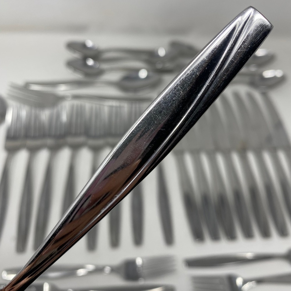 Oneida Flatware Silver Stainless Steel Swirl Twist Pattern 35pc Set